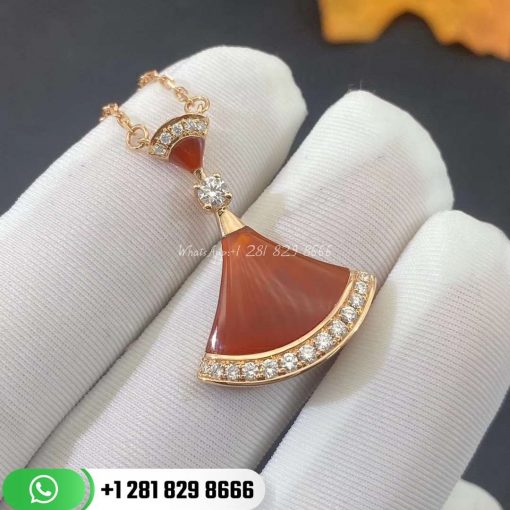 REF . 356437 DIVAS’ DREAM 18 kt rose gold necklace set with carnelian elements, a round brilliant-cut diamond and pavé diamonds (0.3 ct)