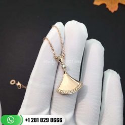 REF . 350074 CL857031 DIVA necklace in 18 kt yellow gold with pavé diamonds.