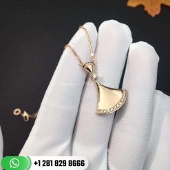 REF . 350074 CL857031 DIVA necklace in 18 kt yellow gold with pavé diamonds.