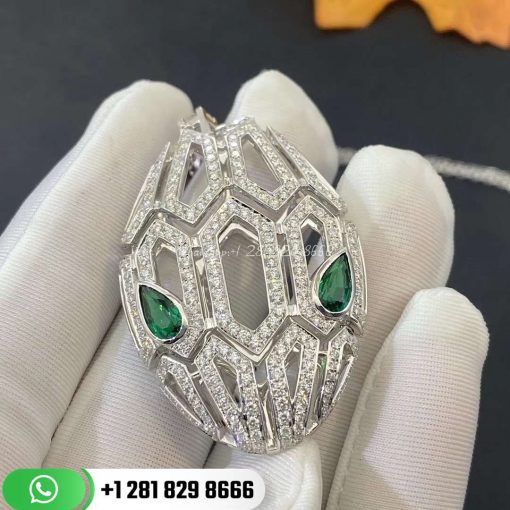 REF . 352752 Serpenti necklace in 18 kt white gold, set with emerald eyes and pavé diamonds both on the chain and the pendant.