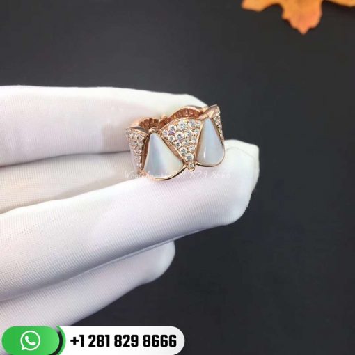 REF . 349788 DIVAS’ DREAM ring in 18 kt rose gold, set with mother-of-pearl elements and pavé diamonds.