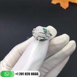 REF . 354394 Serpenti ring in 18 kt white gold with two emeralds (0,30 ct) and pavé diamonds (0.76 ct).