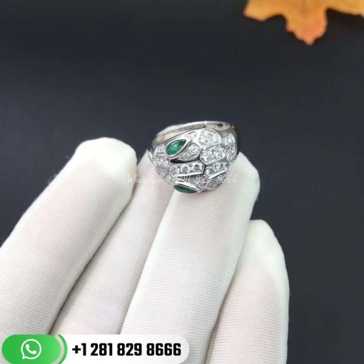 REF . 354394 Serpenti ring in 18 kt white gold with two emeralds (0,30 ct) and pavé diamonds (0.76 ct).