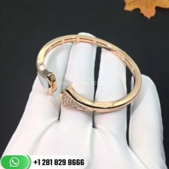 REF . 351399 B.zero1 bangle bracelet in 18 kt rose gold, set with pavé diamonds on the spiral.
