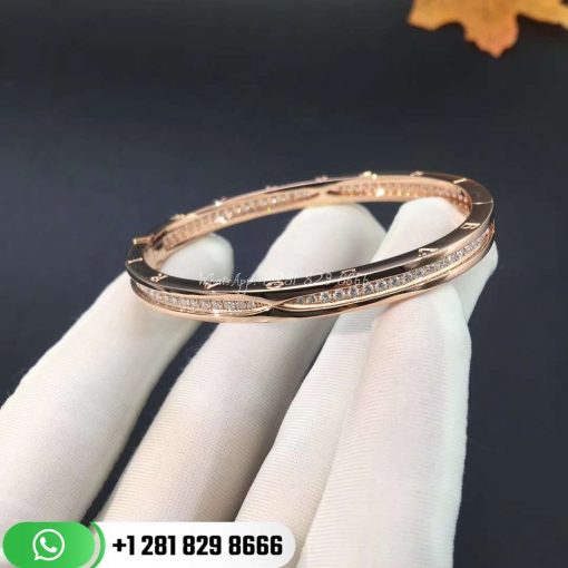 REF . 351399 B.zero1 bangle bracelet in 18 kt rose gold, set with pavé diamonds on the spiral.