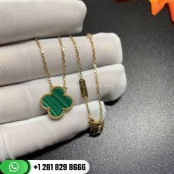 VCARO9VA00 Vintage Alhambra pendant, yellow gold, malachite.