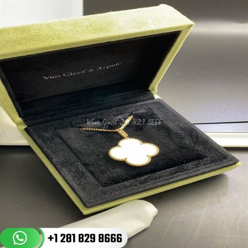 van_cleef_&_arpels_magic_alhambra_long_necklace_1_motif__mother-of-pearl_26mm