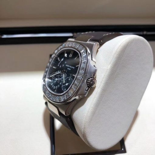 patek-philippe-nautilus-moonphase-weisgold-5722g-001