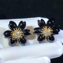 Van Cleef Arpels Rose De Noel Earrings Small Model Yellow Gold Diamond Onyx Vcaro9b200 (1)