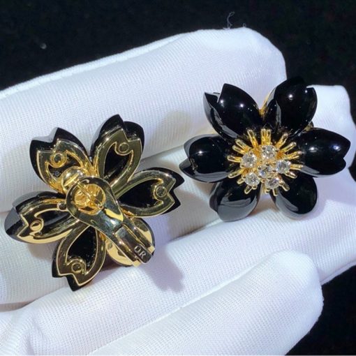 Van Cleef Arpels Rose De Noël Earrings, Small Model Yellow Gold, Diamond, Onyx VCARO9B200